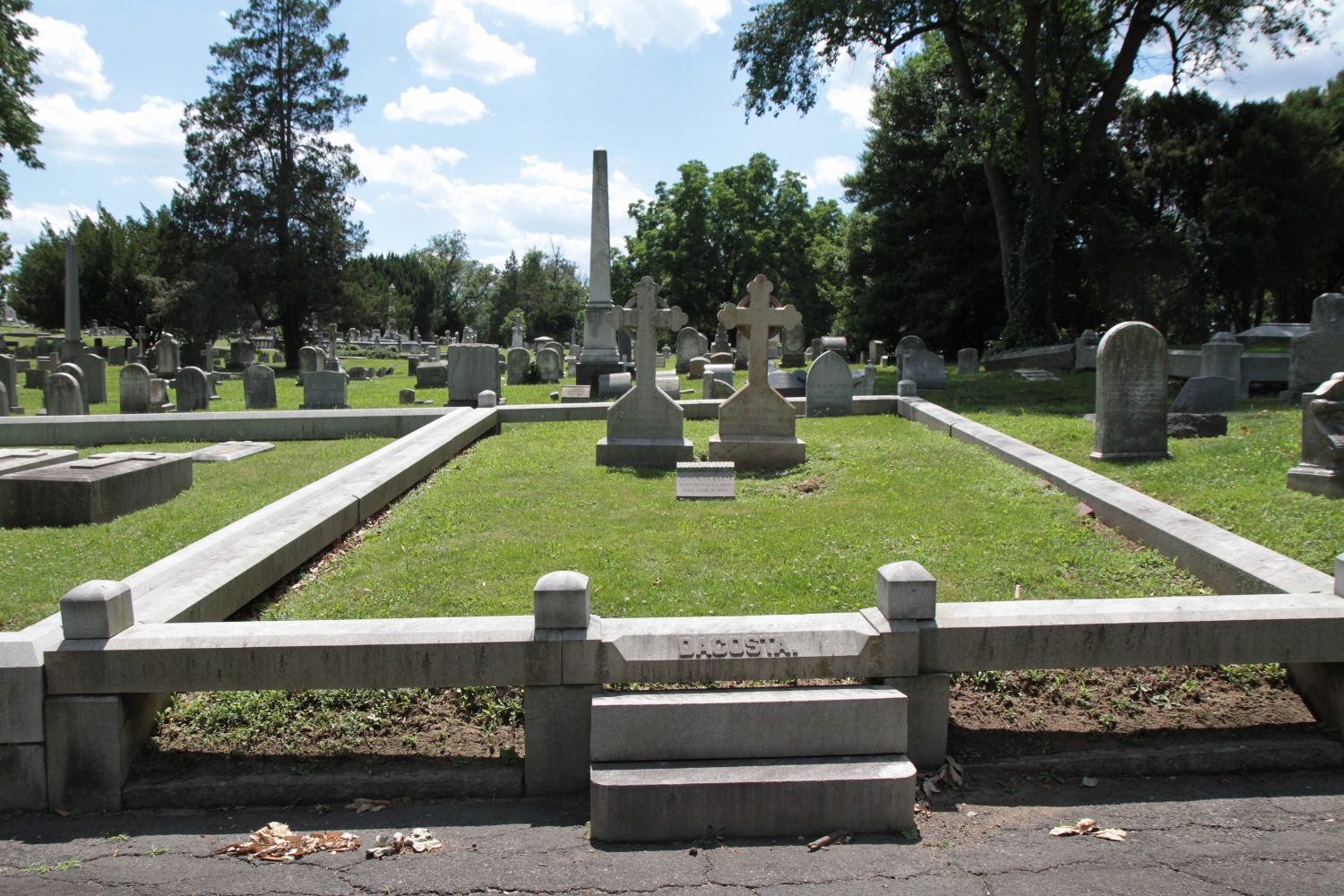Jacob Mendez Da Costa's tomb, Woodland Cemetery, Philadelphia - 01.jpg